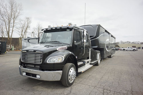 Luxe luxury fifth wheel trucks500