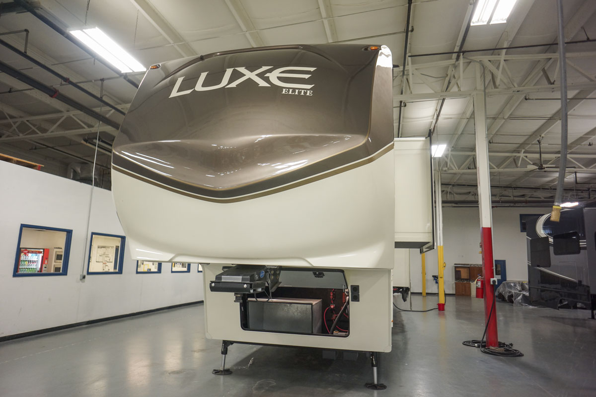 luxury 5th wheel exterior