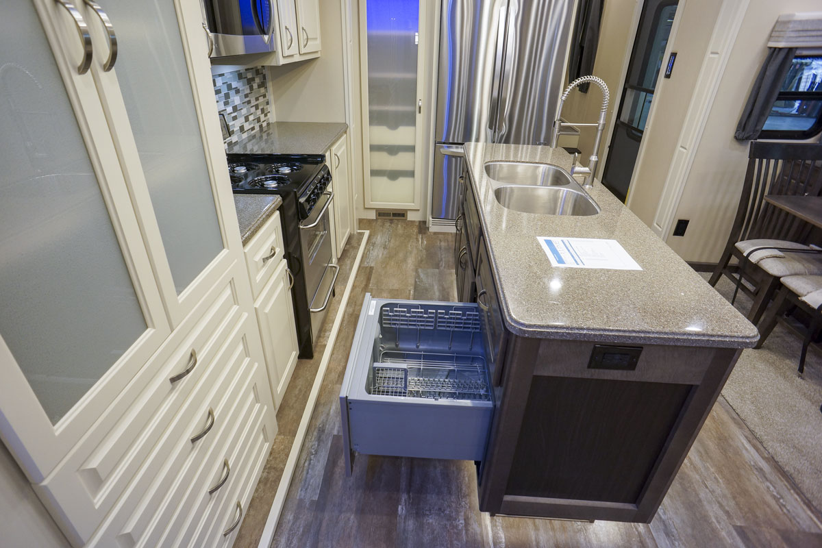 luxury 5th wheel kitchen