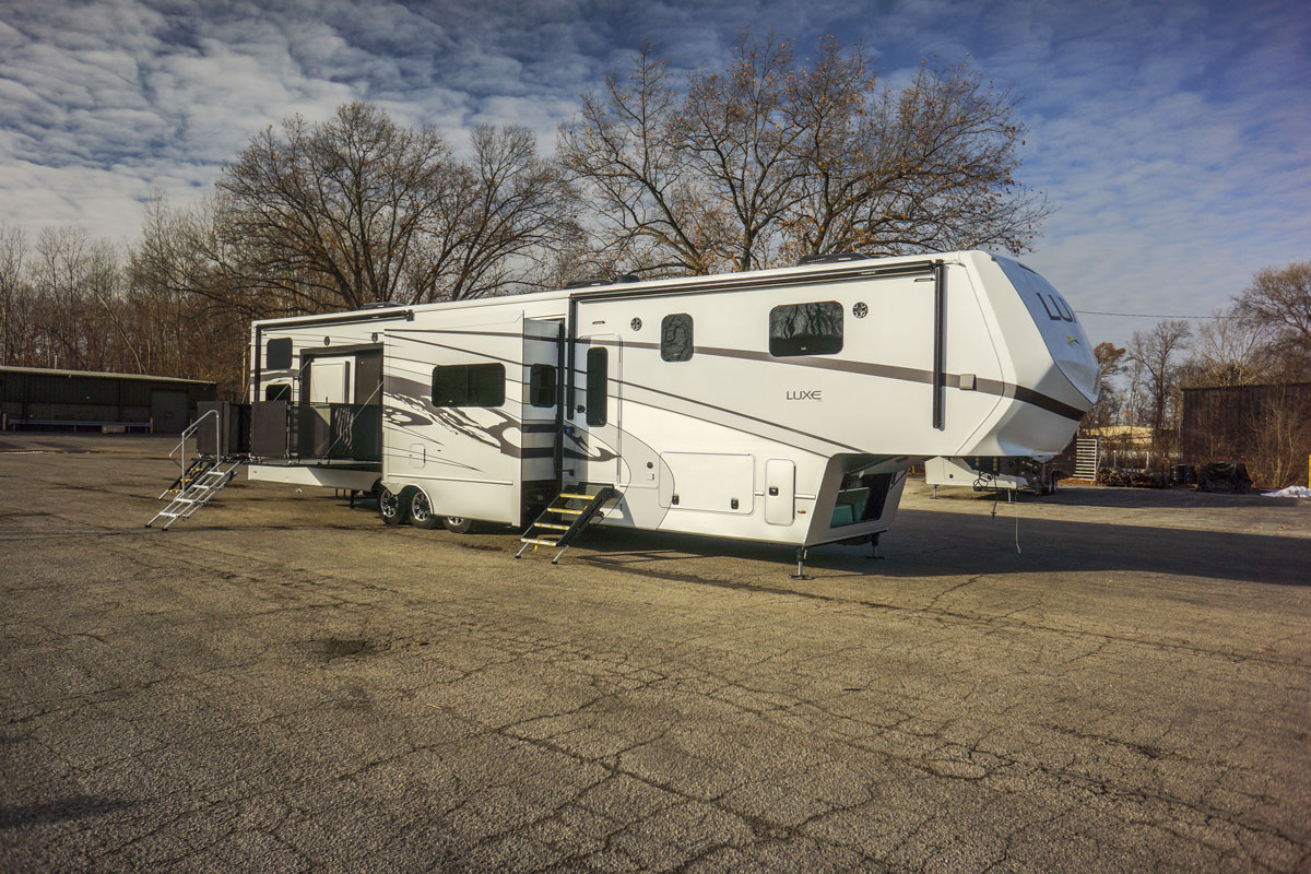 luxury toy hauler exterior