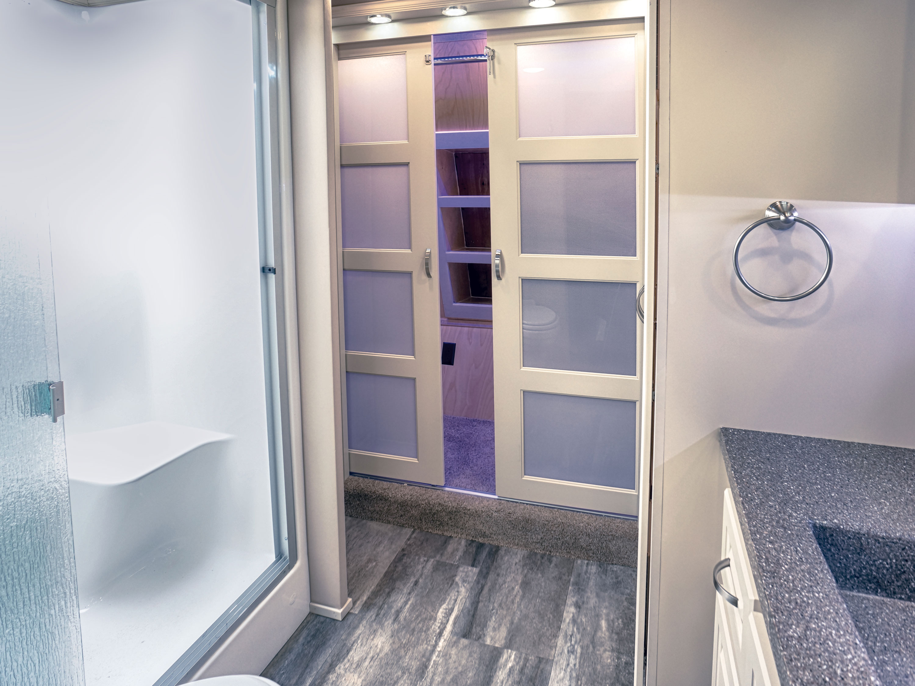luxury fifth wheel master bath closet