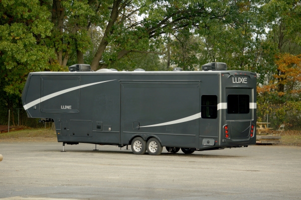 New Luxe Gold full time fifth wheel Paint Job